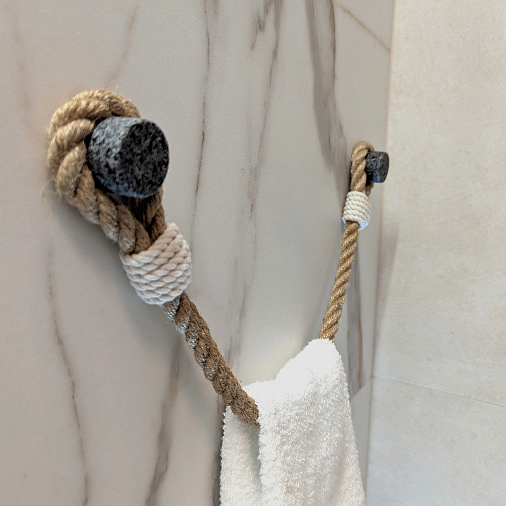 Towel holder with white towel eco frendly modern farmhaus style boho aestheic bathroom decoration